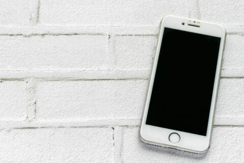 【製造業の採用】写真はプロに頼むな？スマホで撮る「職人の横顔」が若者に刺さる理由